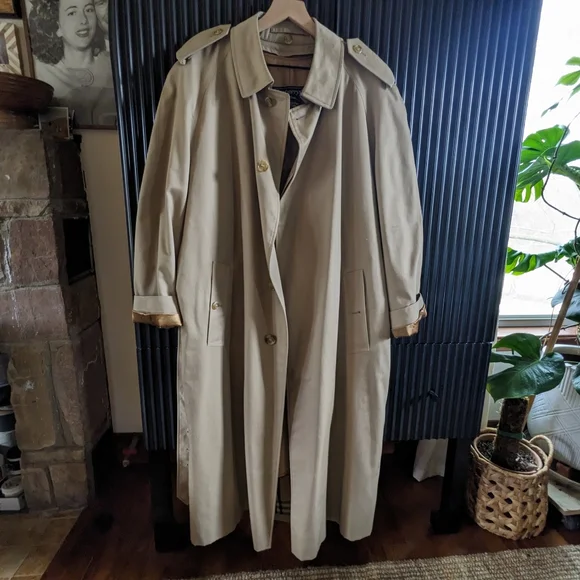 Vintage Burberry Men's Trench Coat - Picture 3 of 12